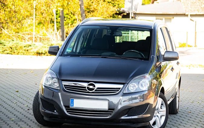 Opel Zafira cena 20900 przebieg: 220000, rok produkcji 2010 z Golub-Dobrzyń małe 781